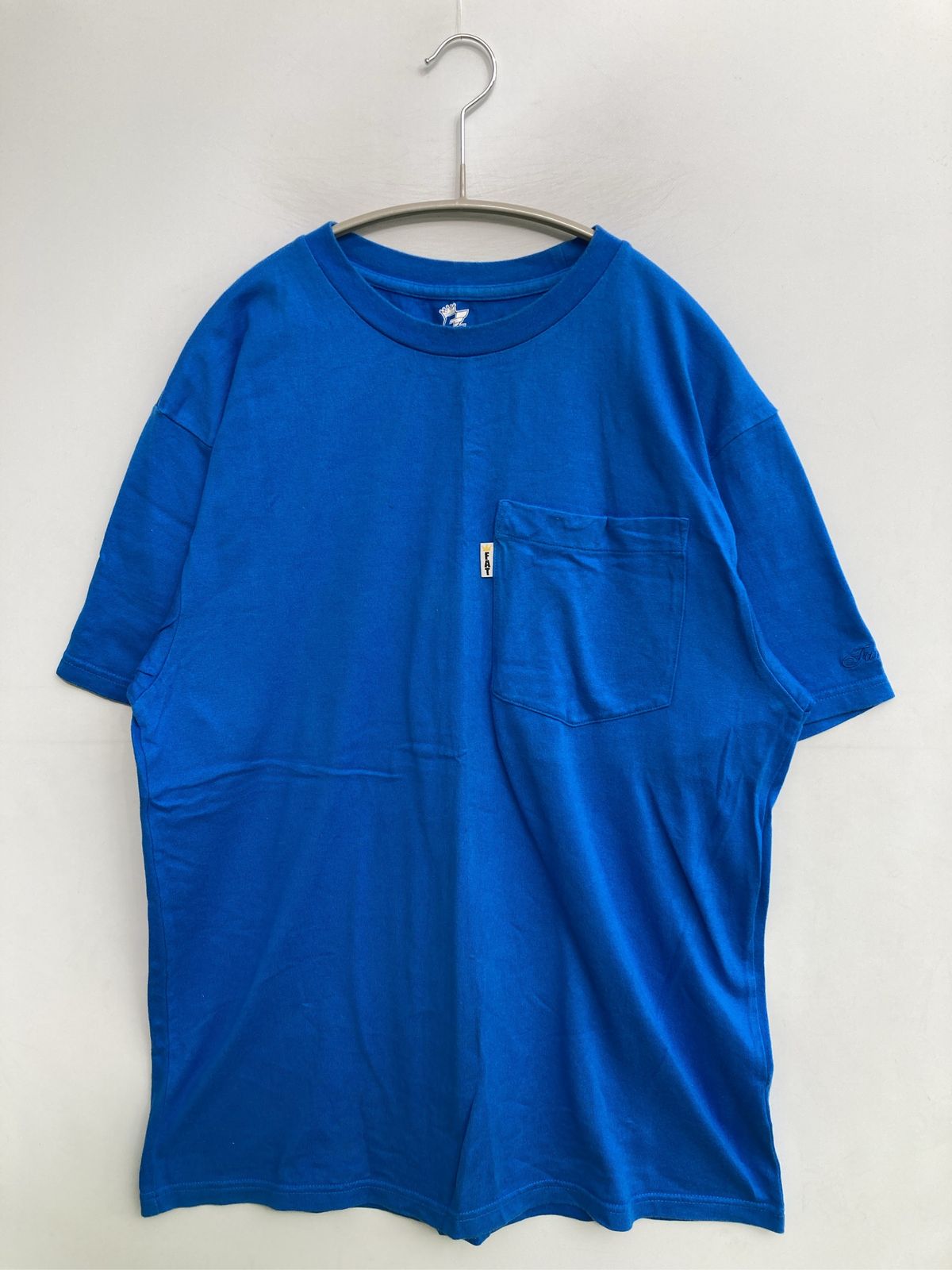 FAT エフエーティー Tシャツ/カットソー SKINNY ブルー 無地 ワンポイント ミドル丈 半袖 クルーネック(丸首)