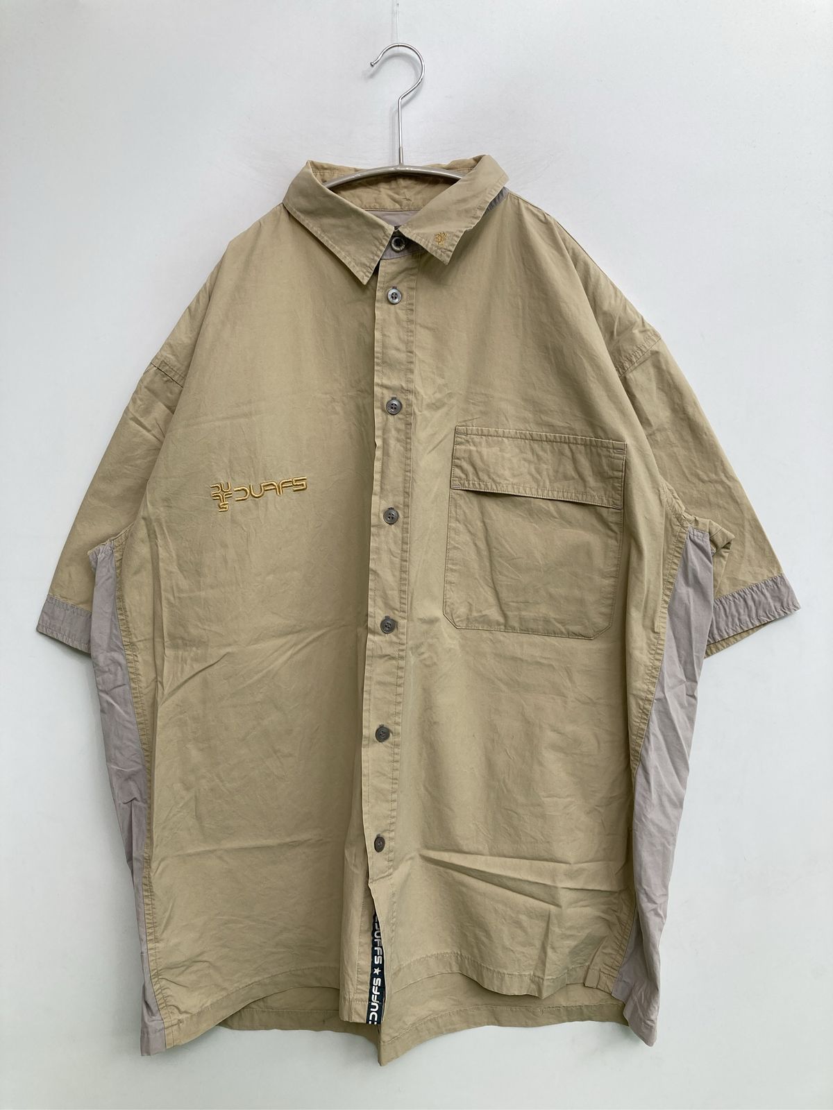 DuFFS シャツ/ブラウス LARGE ベージュ ミドル丈 半袖 レギュラーカラー コットン 無地 バックプリント ブランドロゴ 刺繍