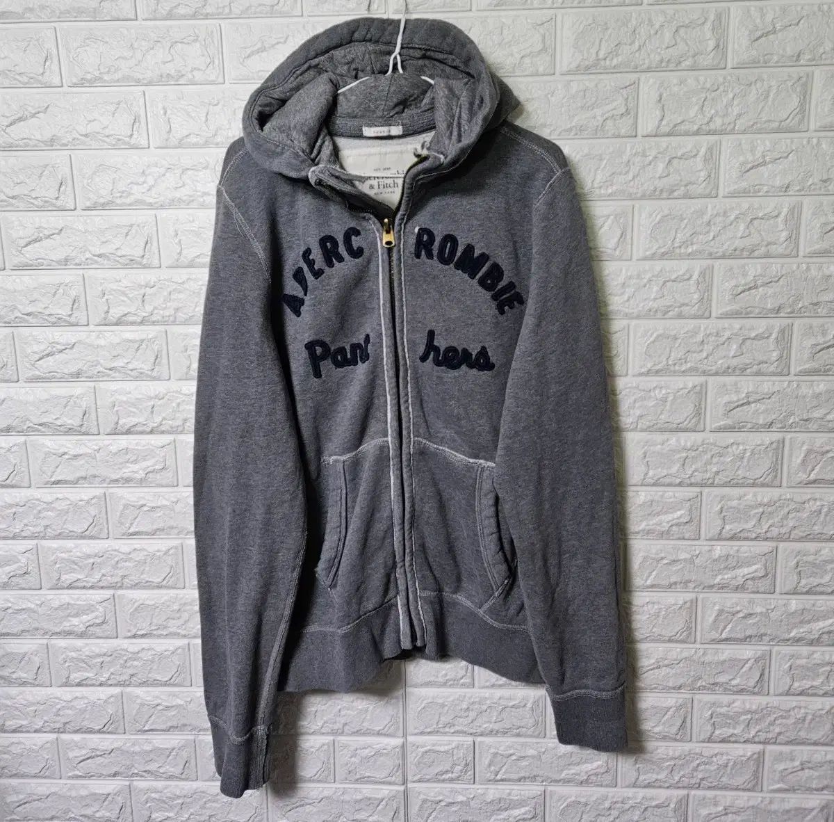 アバクロンビー フードジップアップ 出品