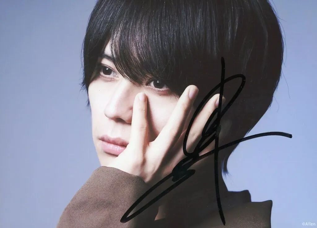 [Used] Raw Photo (Male) ☆ Ryohei Takenaka/Autographed, Horizontal, 2L Size/Theater Company Allen Theatre 10th Commemorative Book Performance Stage “We Are Still Undecided” Tokyo Repeater Bonus Bromide