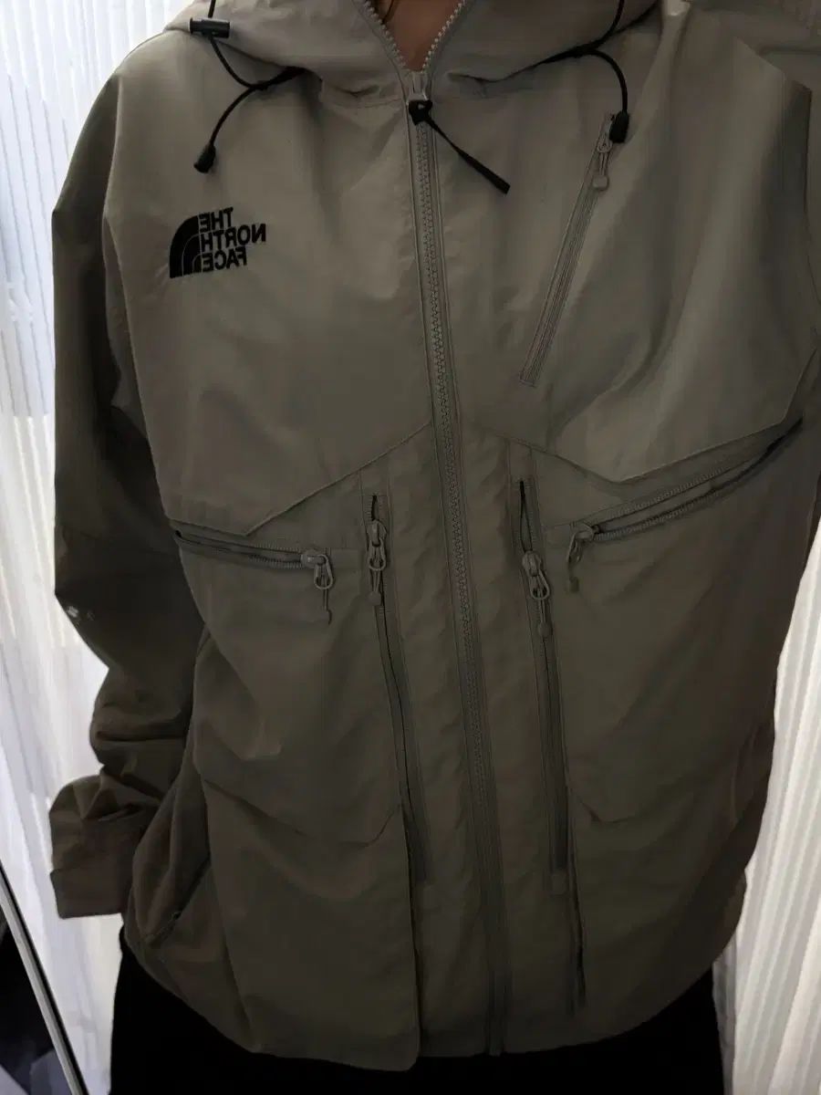THE NORTH FACE ザノースフェイス カーキ色 ウィンドブレーカー L