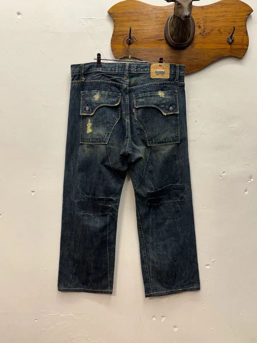 37 5) JUSTIN Original J 517 Distressed D