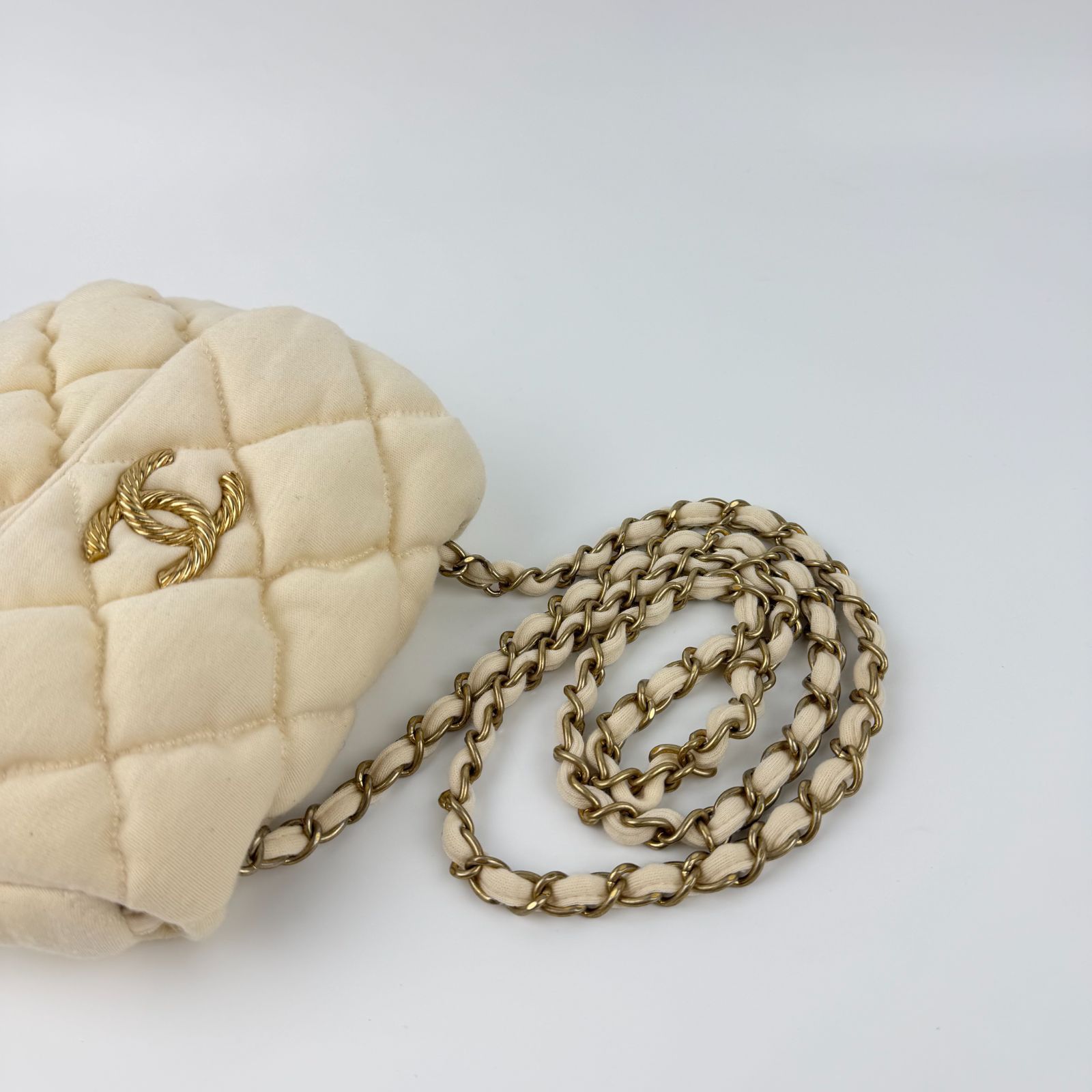 シャネル CHANEL バブルキルト ショルダーバッグ チェーンショルダー コットンジャージ レッド 12番台 中古 新入荷 CH1091 CHANEL チェーンショルダーバッグ シルバー金具 バブルキルト