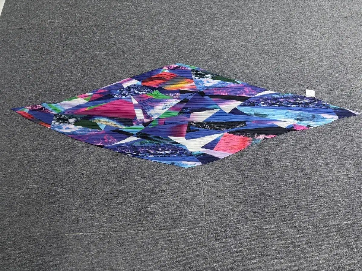 ISSEY MIYAKE イッセイミヤケ マルチ COLOR シャーリング スカーフ
