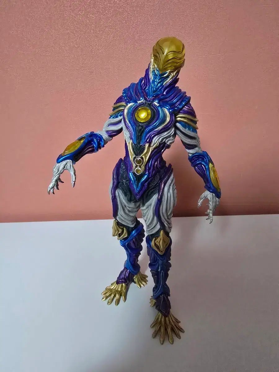 ウルトラマン グリザイア フィギュア