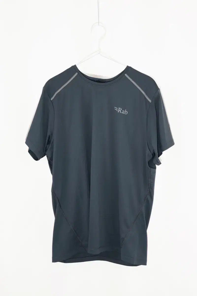 L ラブ フォース Tシャツ ベルーガ