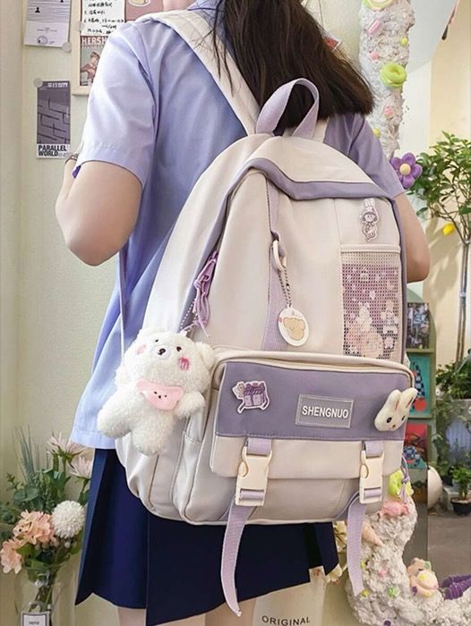 バッグ レディース バックパック おしゃれなアルファベットパッチ装飾バックパック、ランダムバッジ装飾ツートンカラーの大容量スクールバッグ、クマのペンダント付き、大学生の新学期用、防水トラベルリュックサック、大容量ス