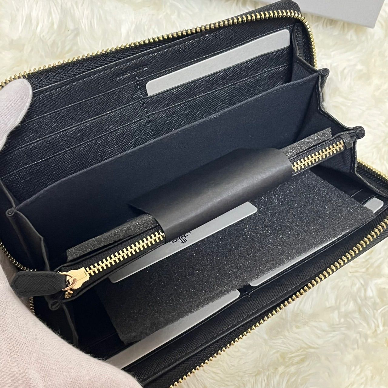極美品】ヴィヴィアンウエストウッド 長財布 サフィアーノレザー 