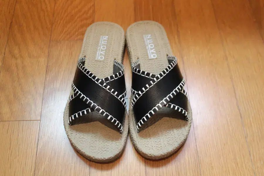 NUOVO(ヌオーヴォ) サンダル 23.5サイズ サンダル23.5 サンダル23 ストラップサンダル ビーチサンダル レディースサン