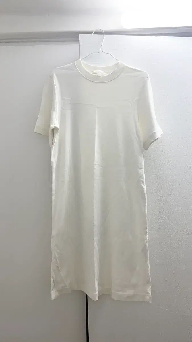 (1回着) COS 白 Tシャツ ONE PIECE 6,269円