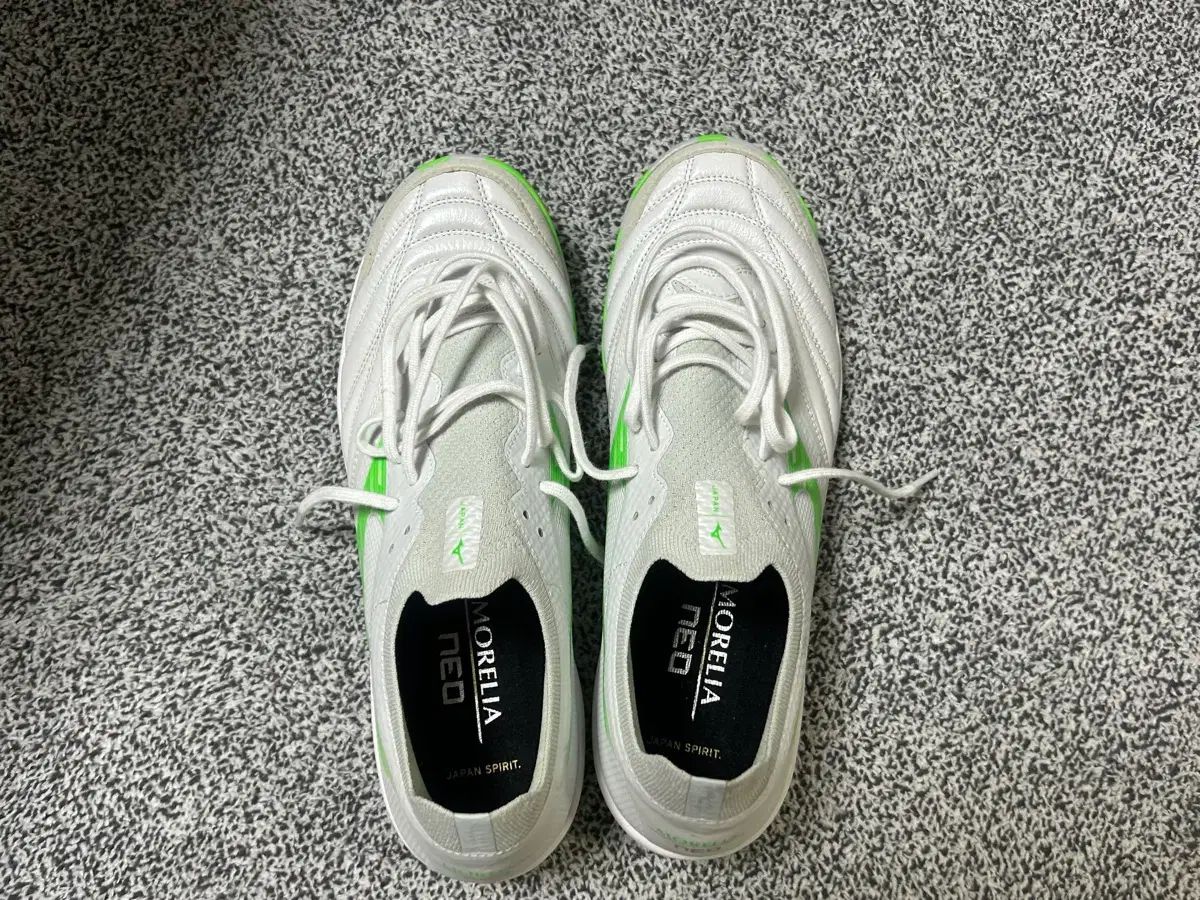 mizuno モレリア NEO サラ ベータ ジャパン TF 白 ネオン グリーン 255