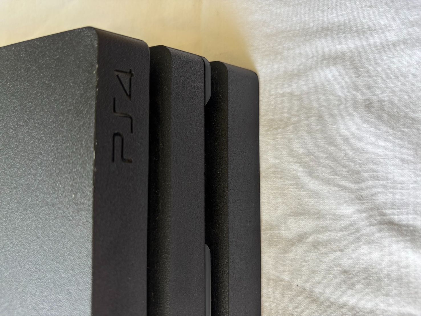 動作未確認の為ジャンク品扱い PS4本体 ジェットブラック CUH-1200A