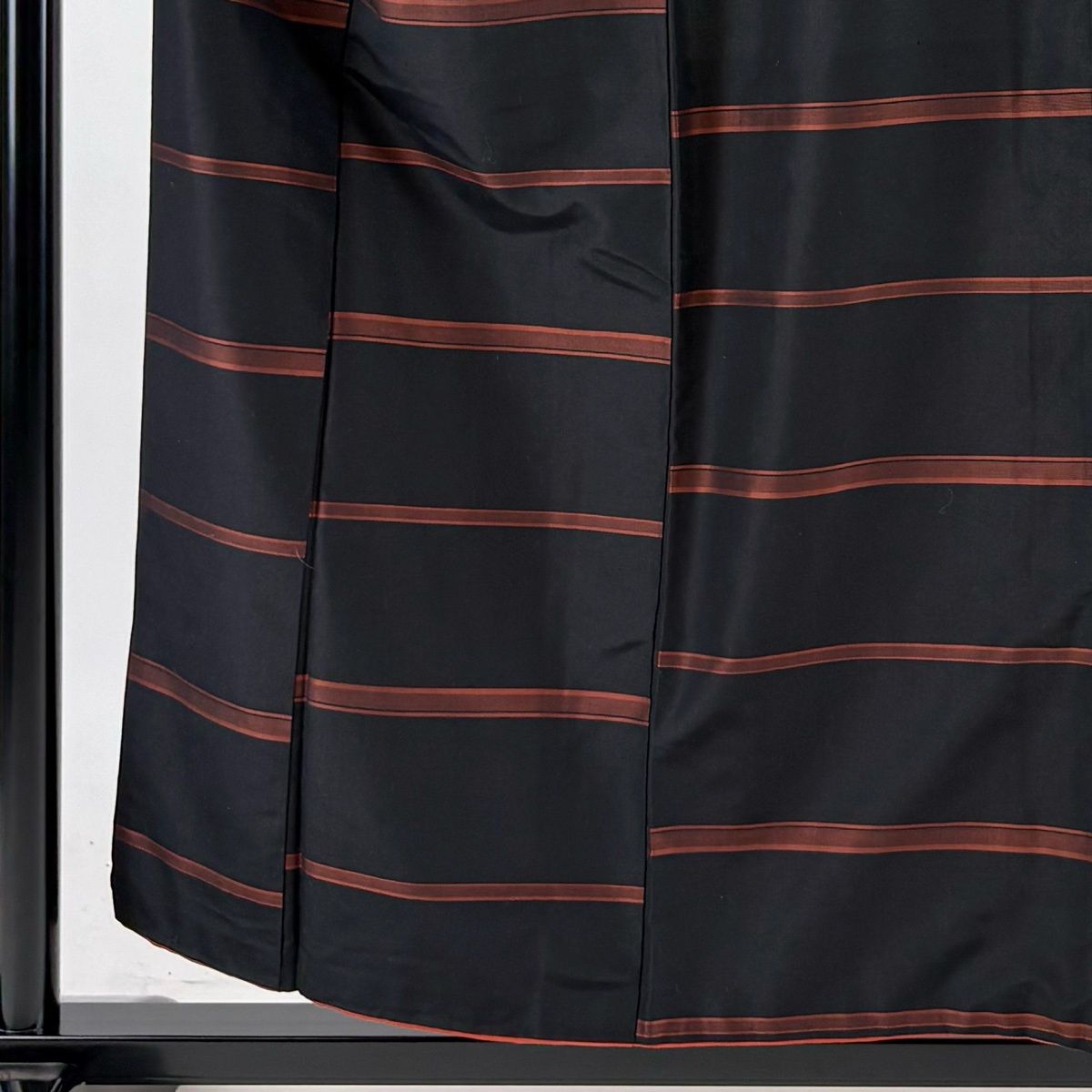 紬 身丈156.5cm 裄丈63cm 正絹 名品 【中古】 美品】 紬 身丈156.5cm 裄丈61cm S 袷 落款あり 灰茶 正絹 秀品｜中古