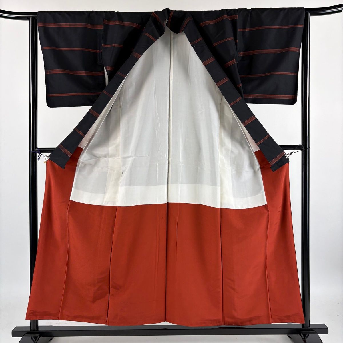 紬 身丈156.5cm 裄丈64cm M 袷 横縞 黒 正絹 優品 【中古】 - メルカリ