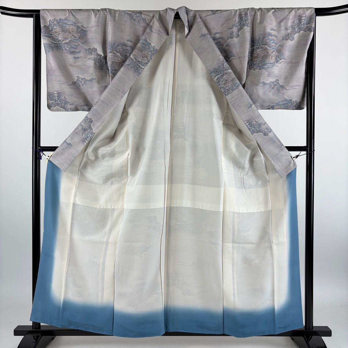 紬 身丈159cm 裄丈65cm M 袷 建物 雲文 灰色 正絹 優品 【中古