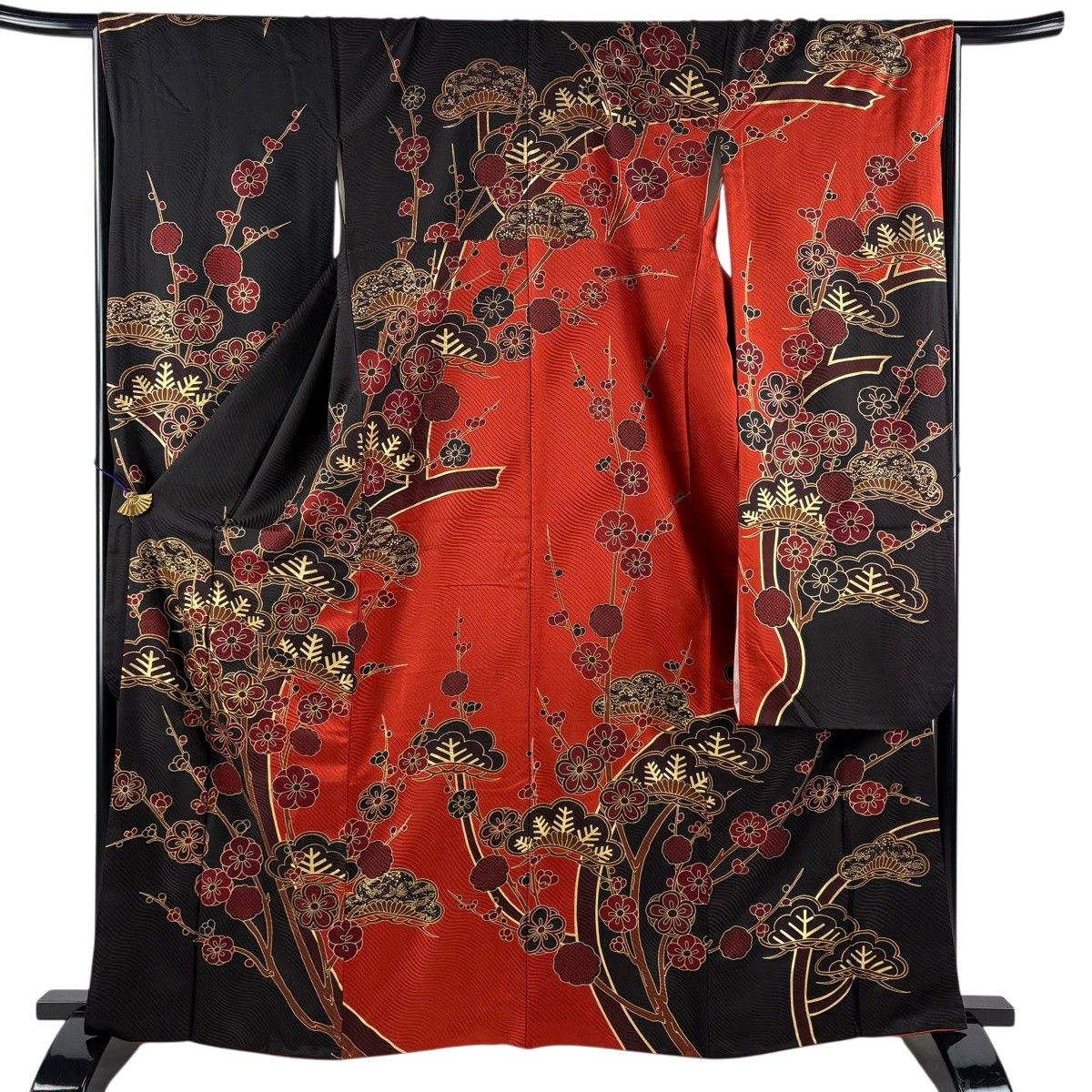振袖 身丈165cm 裄丈67cm M 袷 松 枝梅 金糸 金彩 黒 正絹 秀品 【中古】