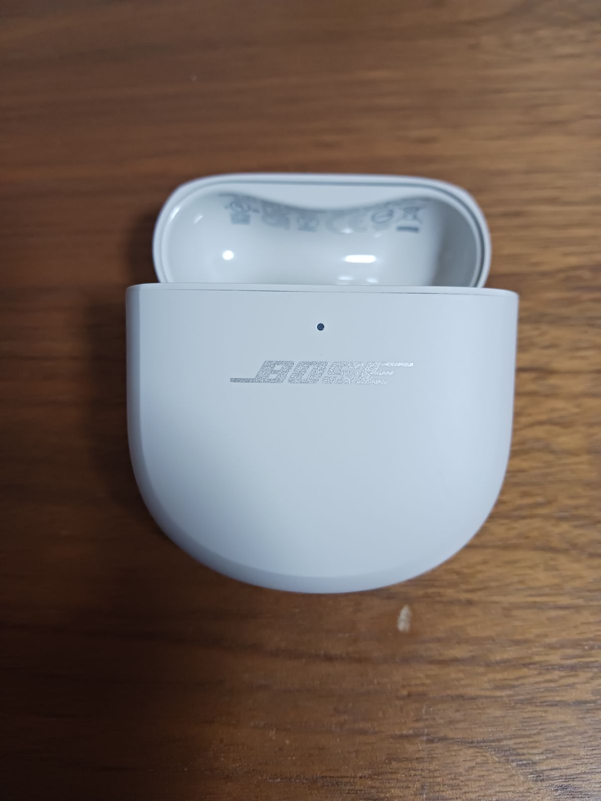美品 Bose QuietComfort Earbuds II 充電ケースのみ ホワイト ネイビー