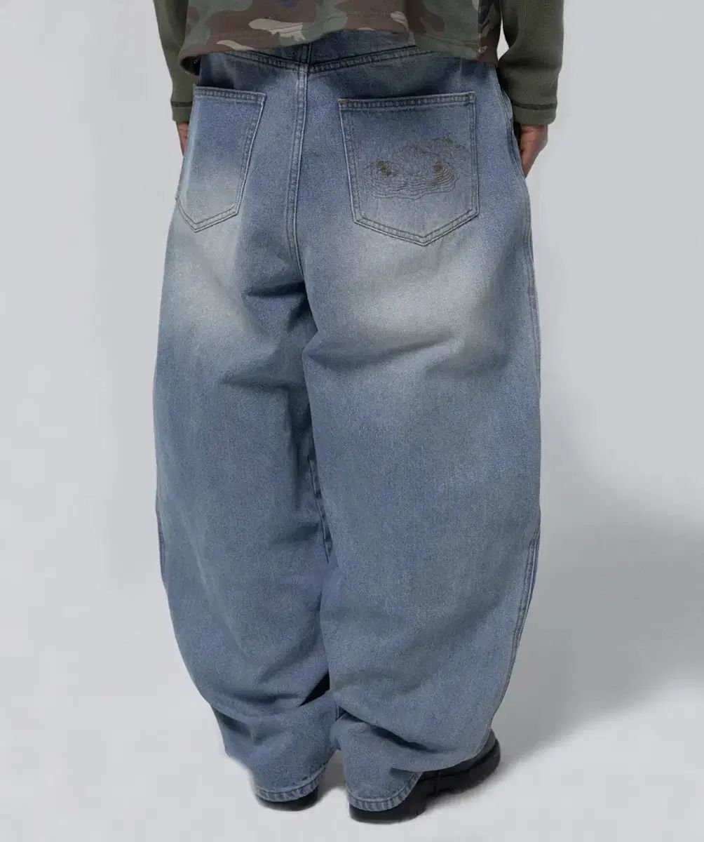 スウェード CONTOUR POCKET DENIM LIGHT BLUE