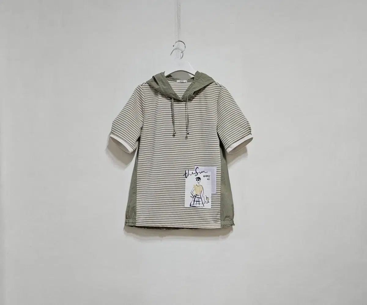 zishen シャカシャカ素材 フード付きTシャツ