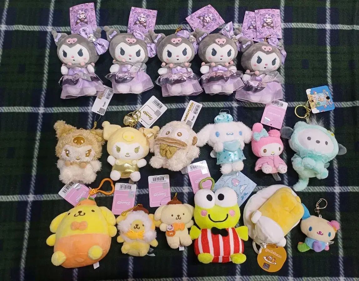 新品) サンリオ キャラクター ぬいぐるみ キーホルダー 17個