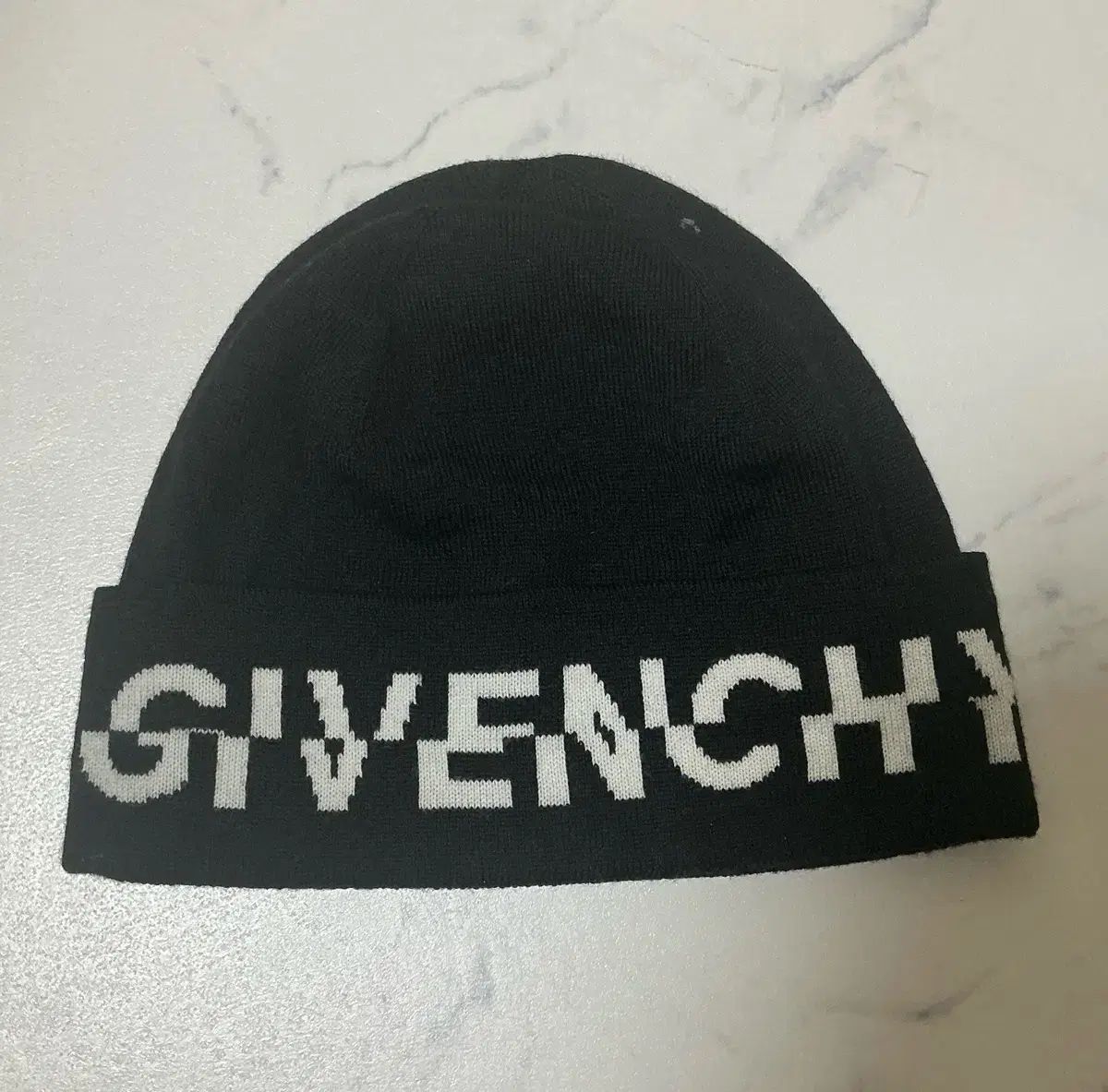 Givenchy ジバンシィ スプリット ロゴ ビーニー