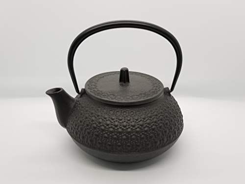 【美品】　岩鋳　Iwachu 『急須台有り』　亀甲　内面ホーロー黒　南部鉄器 岩鋳 Iwachu 鉄瓶兼用急須 5型新亀甲 黒焼付 0.65L ホーロー無し 直火