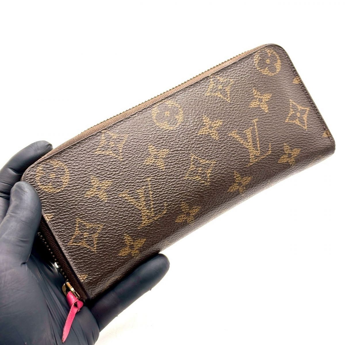 内側に秘めた華】 LOUIS VUITTON モノグラム ジッピーウォレット