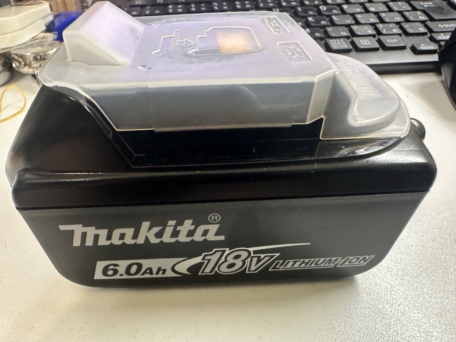 マキタ純正品18V、6.0Ahのリチウムイオンバッテリー、BL1860Bモデル