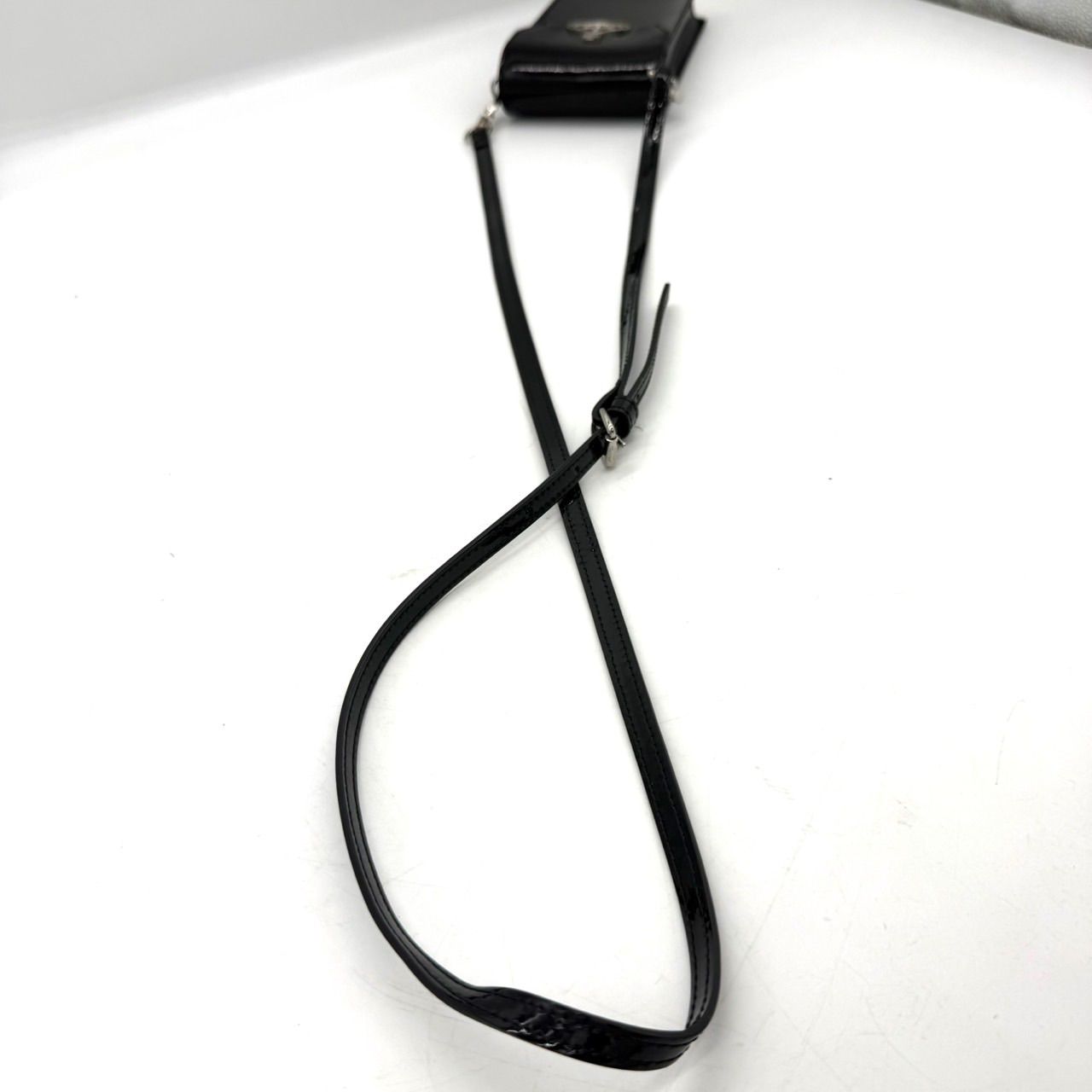 美品】ヴィヴィアンウエストウッド スマホショルダー オーブ エナメル 