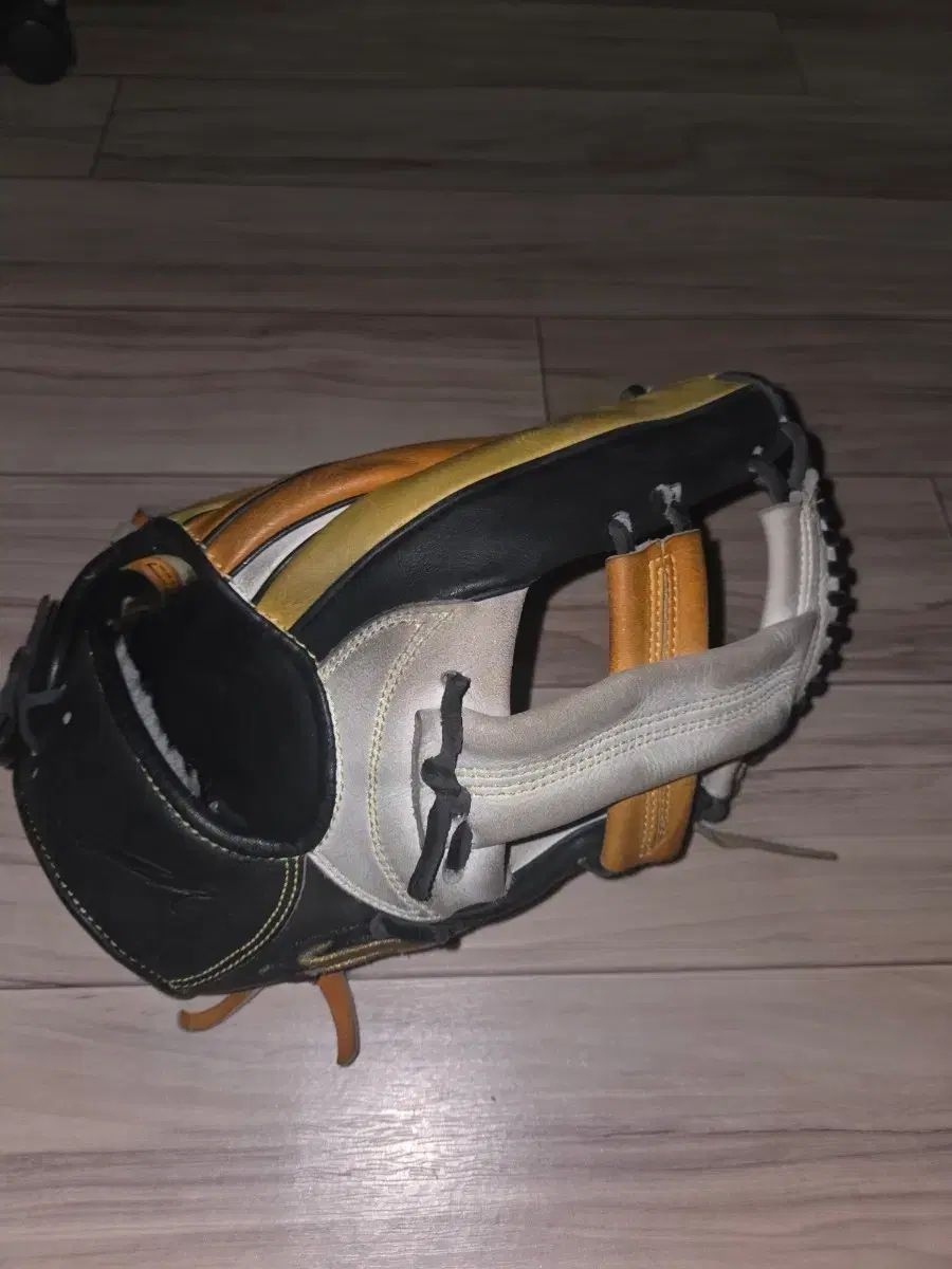 オータムブラッサム 내아 グローブ 出品