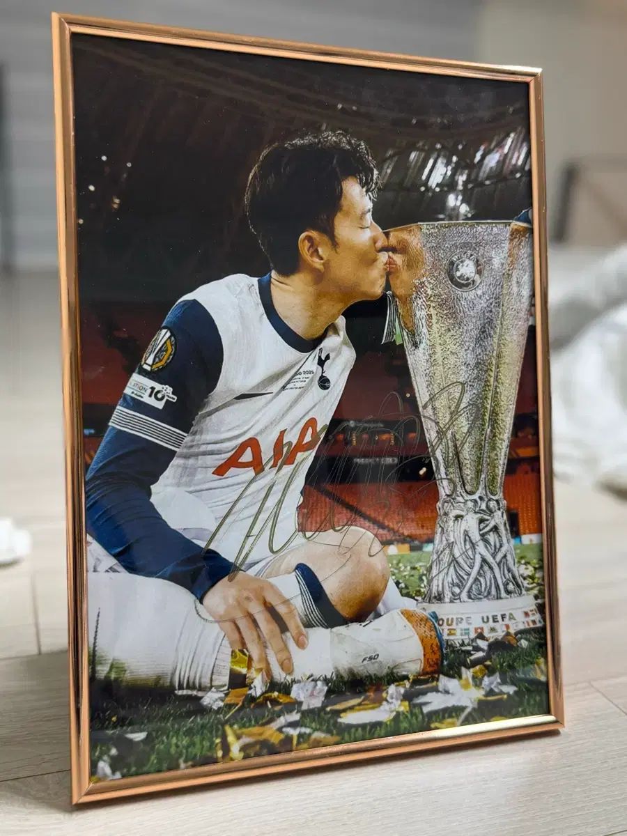 ソン・フンミン ヨーロッパ 優勝 サイン入り 写真 フォト (SON HEUNGMIN)