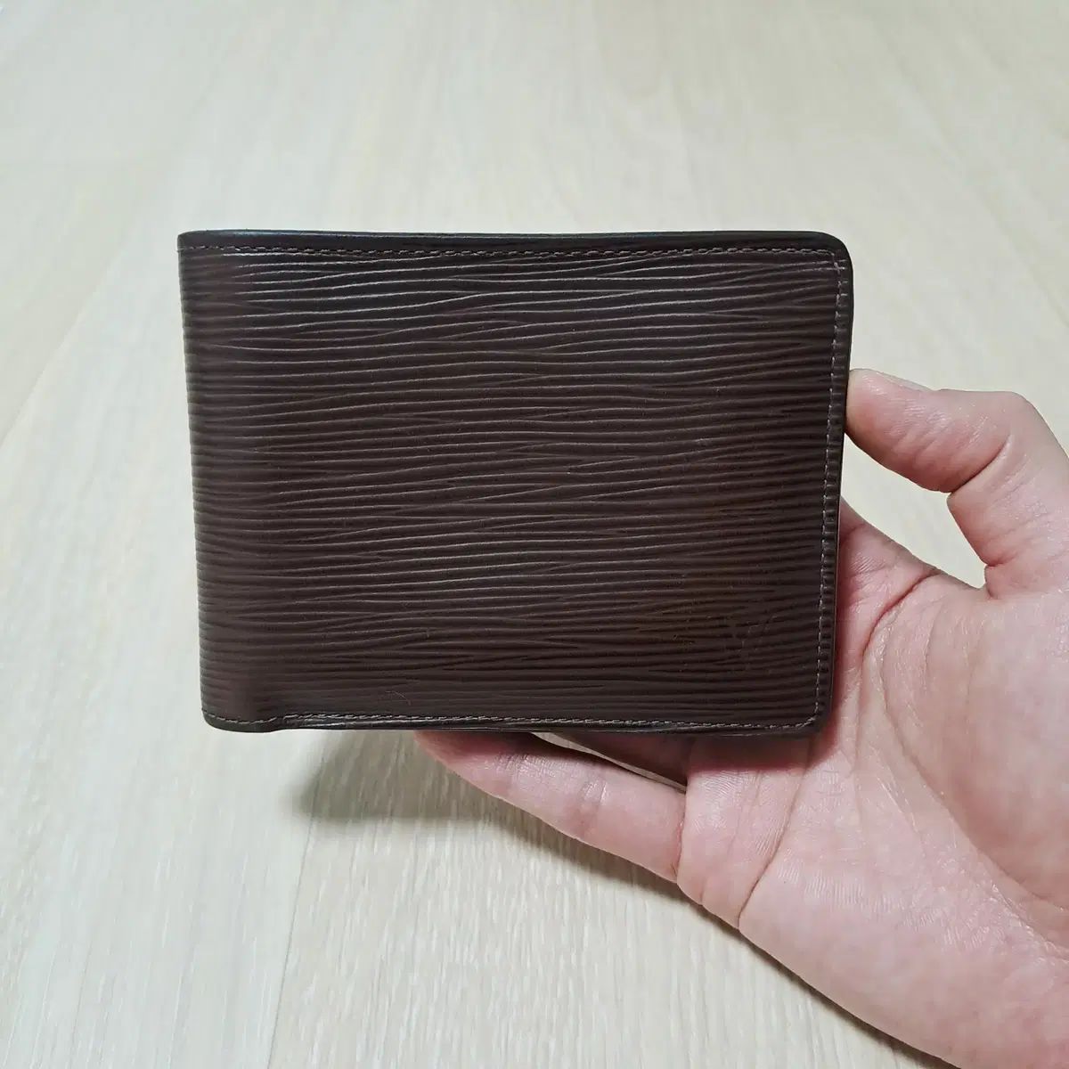 100%/正規品 Louis Vuitton エピ 二つ折り財布 ブラウン