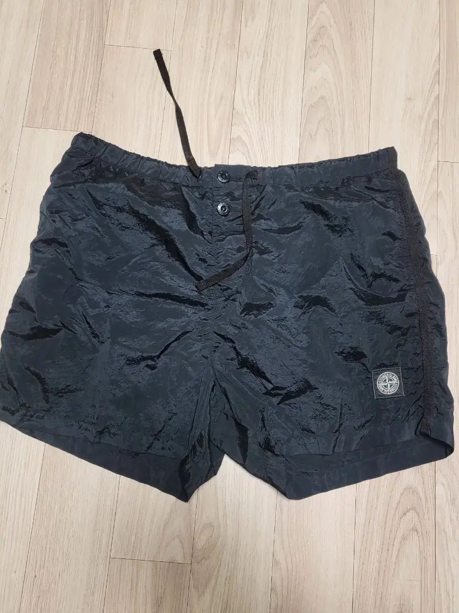 STONE ISLAND ストーンアイランド ブラック ナイロン ハーフパンツ L