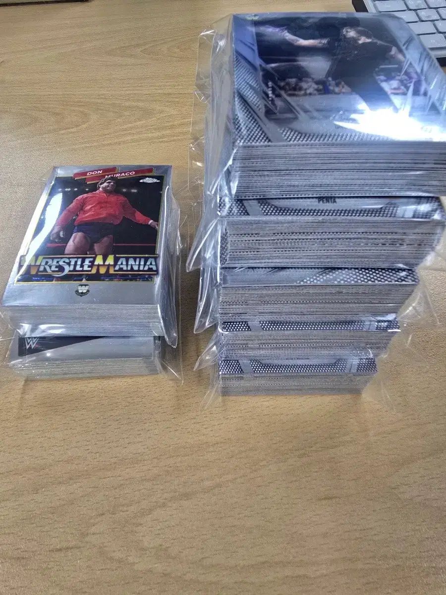 2026 TOPPS クロム WWE プロレスリング ベース インサートカード 241枚セット