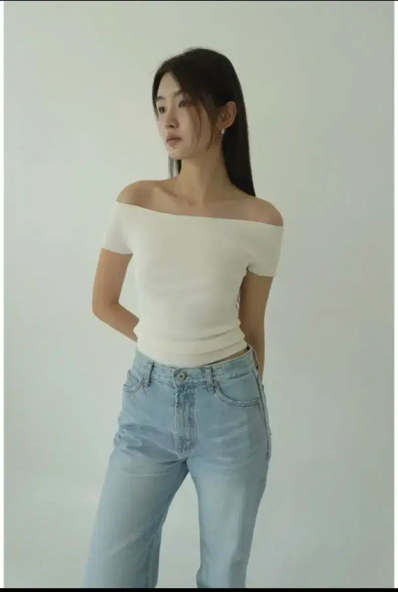 ニューヨークナインスタジオ PHEOBE KNIT IN CREAM オフショルダー