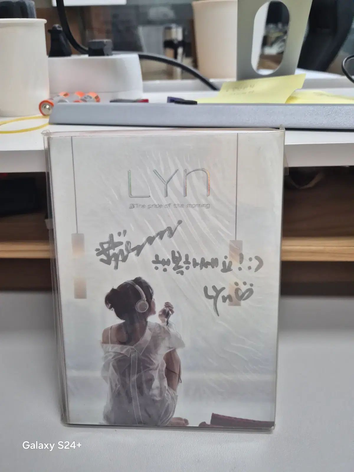 tripleS Lynn リン 直筆 サイン 入り ポラロイド サイン入り サインボード リン ( LYN ） 正規 4 家 未開封 - メルカリ