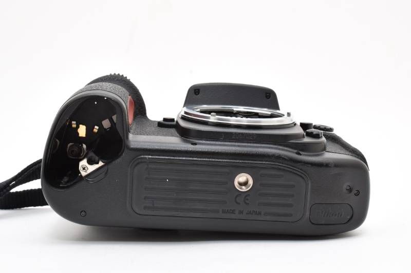 Nikon F100 ボディ 動作品 電池ホルダー無し 光学美品 Nikon ニコン F100 ボディのみ 電池ホルダー無し フィルム
