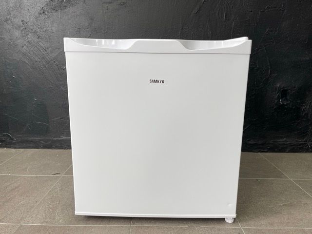 冷凍庫【中古】動作保証 SAMKYO ZU30 33L ホワイト 1ドア 右開き 2段