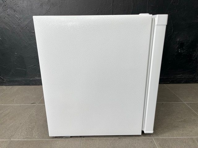 冷凍庫【中古】動作保証 SAMKYO ZU30 33L ホワイト 1ドア 右開き 2段