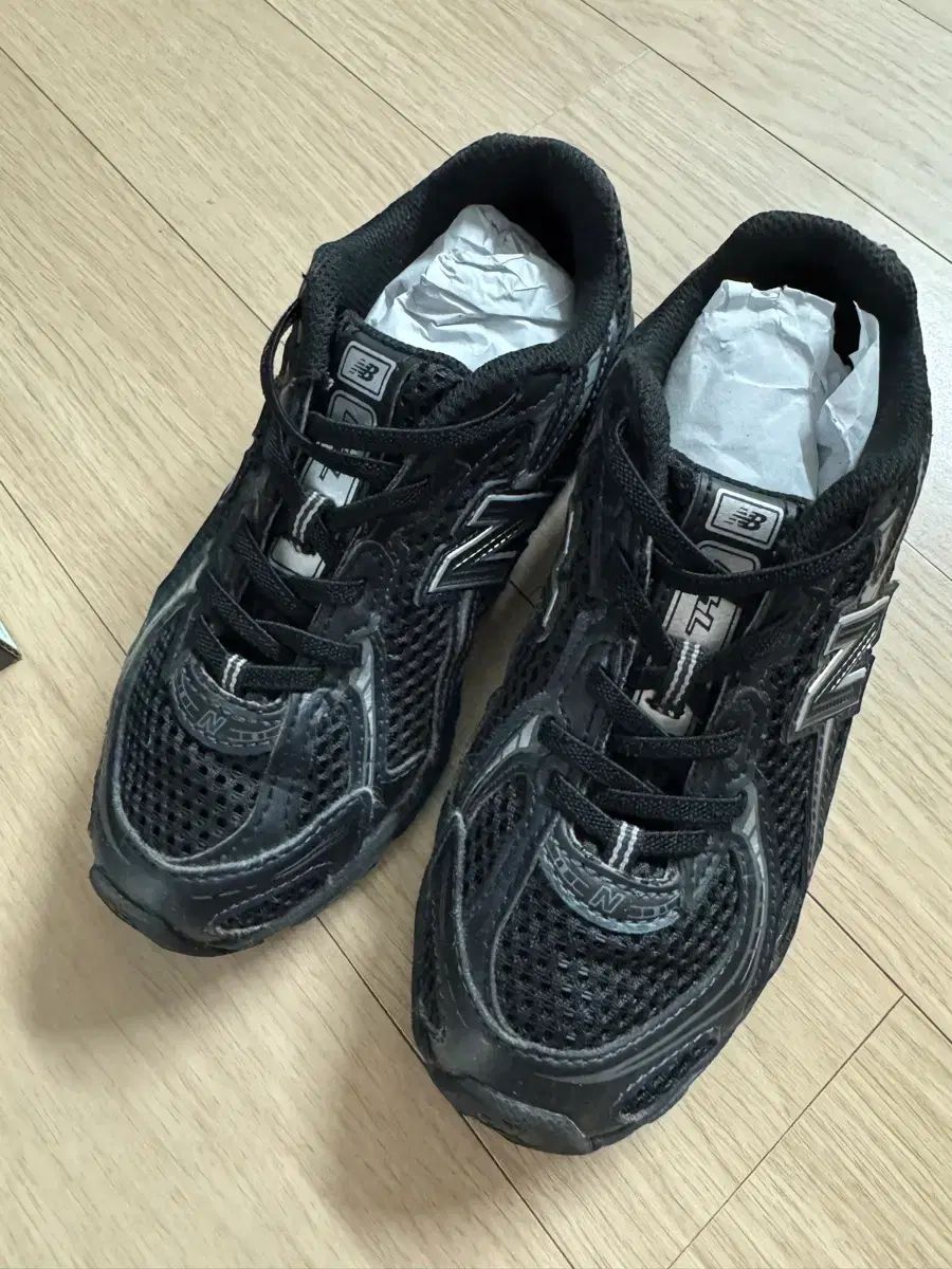 ニューバランス 740 ブラック 190 出品 7,518円