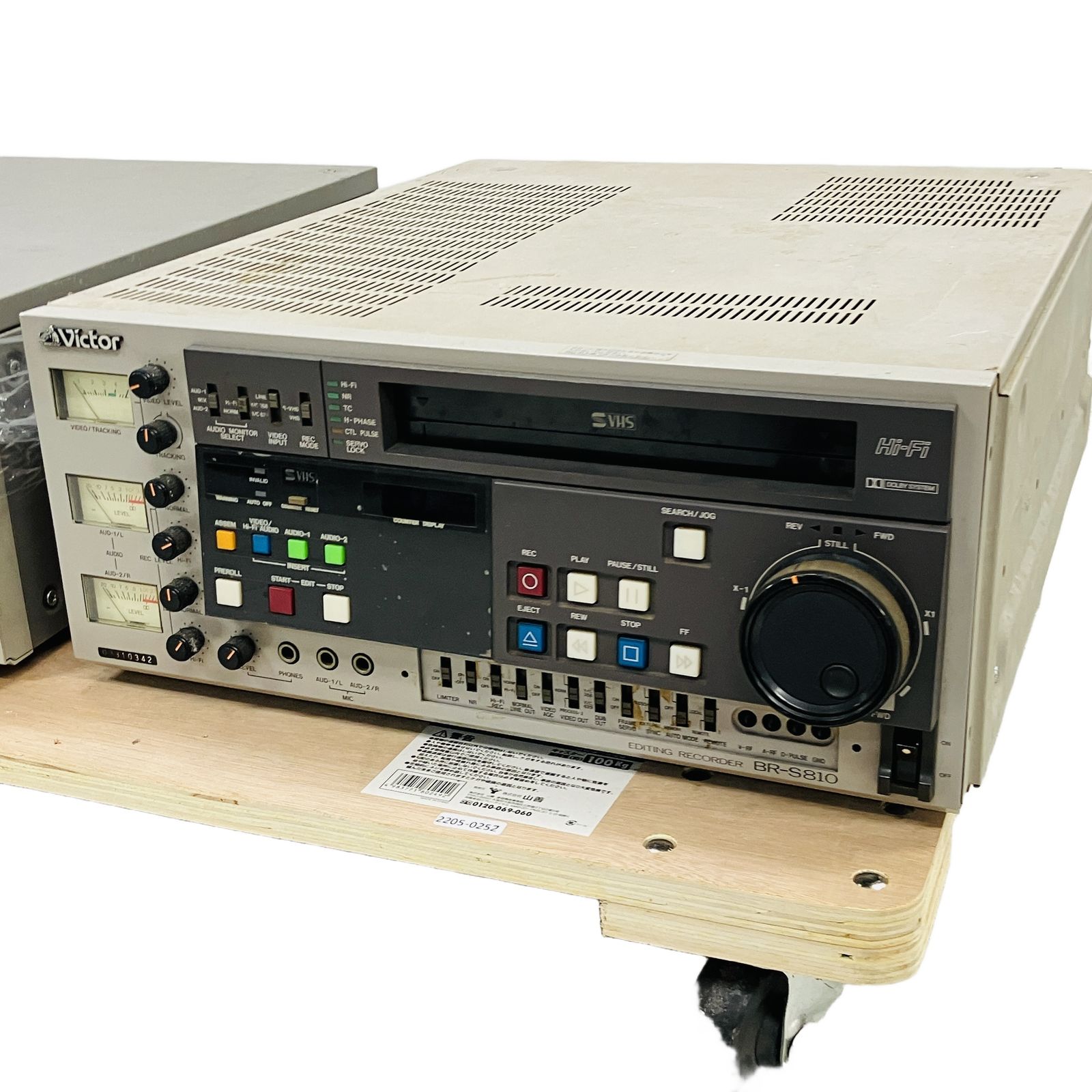 Victor BR-S810 S-VHSビデオカセットレコーダー 業務用 編集機 ビデオデッキ アナログメーター 映像機器 家電 ビクター ジャンク C11212989