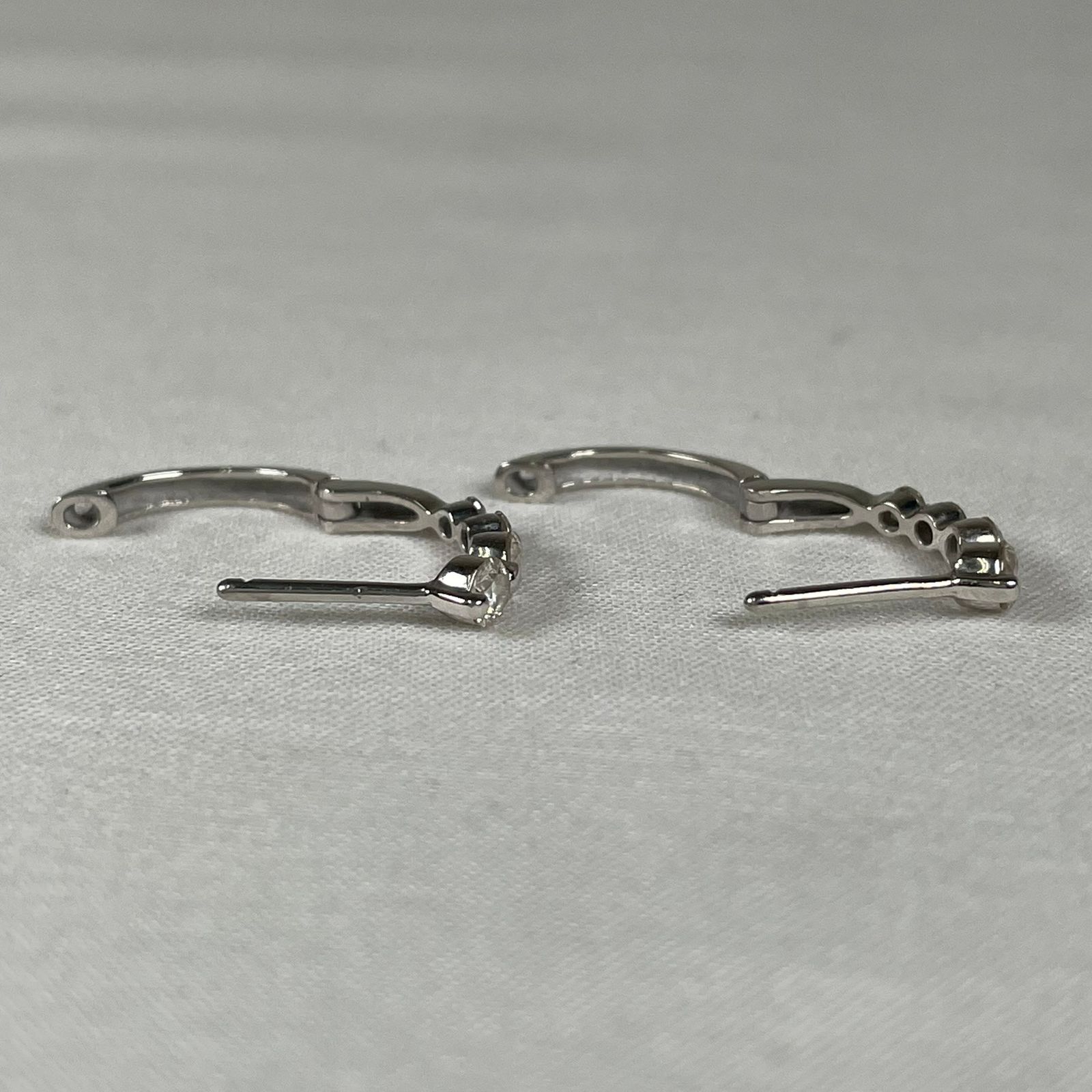 Pt900 ダイヤフープピアス ダイヤ0.25ct×2 総重量約2.2g - メルカリ