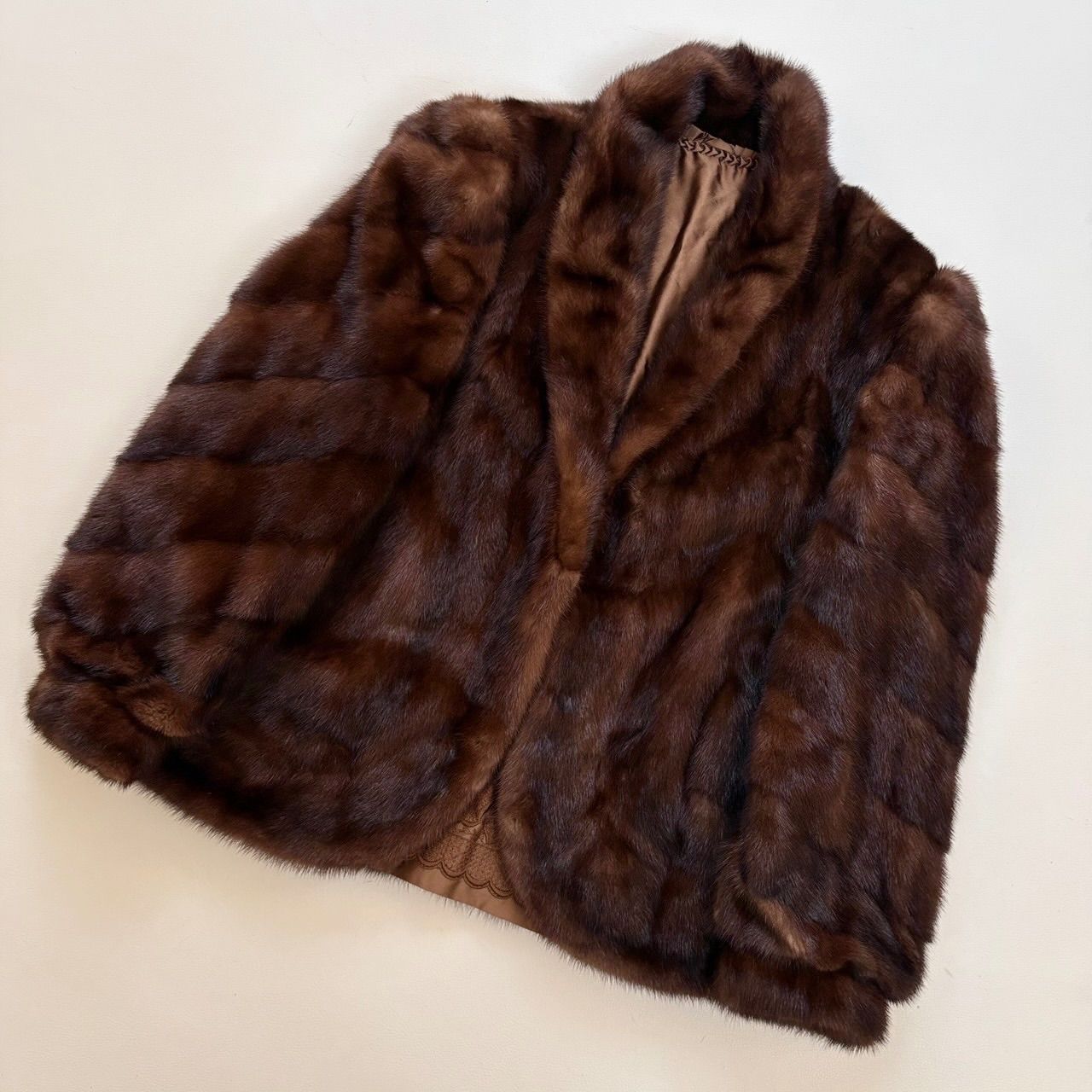 1656 美品✨デミバフミンクコート クロップド丈 肉厚 なめし柔らか 毛並み◎ 1656 デミバフミンクコート デザイン クロップドジャケット 毛皮 袖