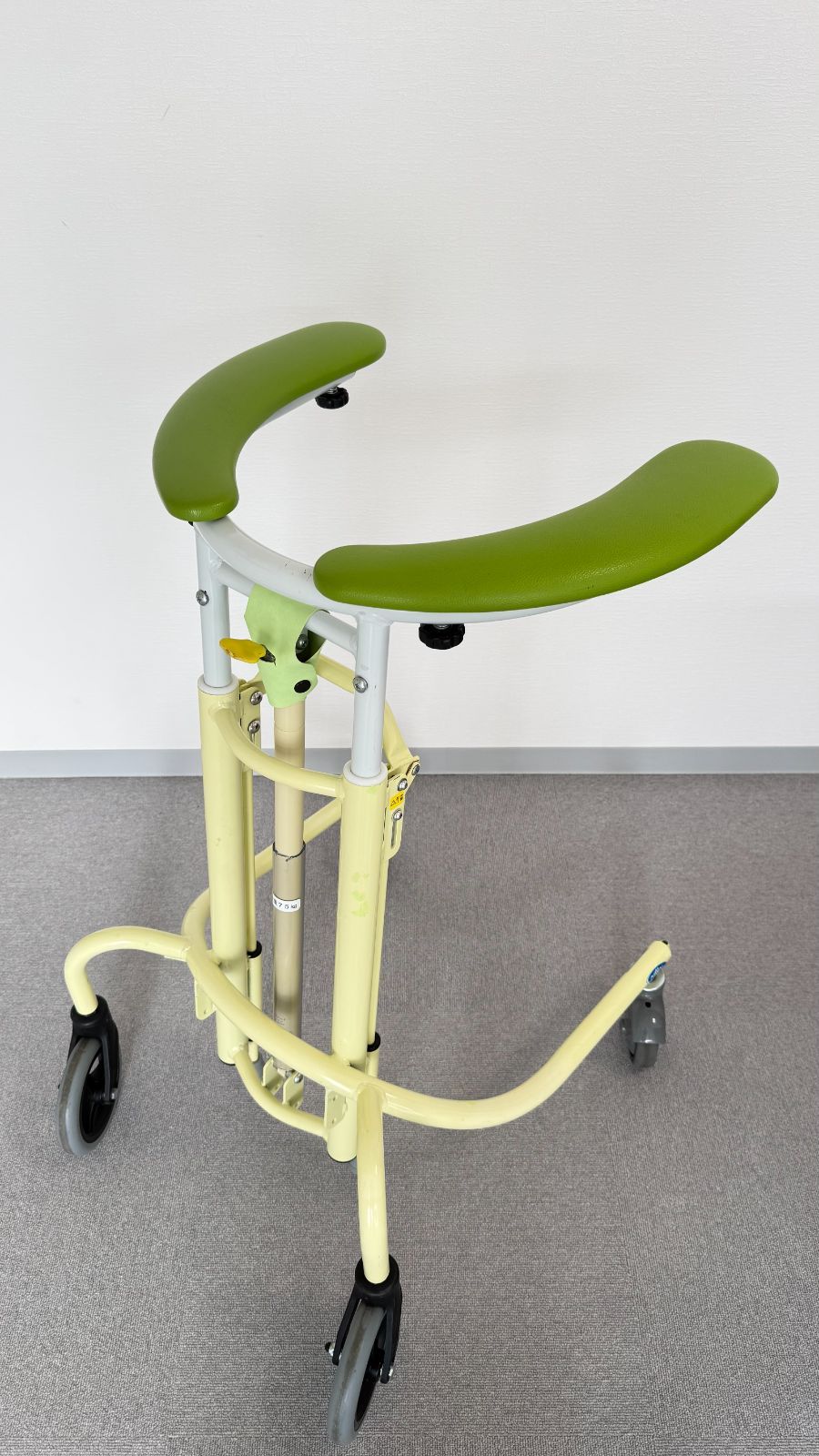日進医療器　トレウォークスリムPTOREWS12 　歩行器　室内用　リハビリ