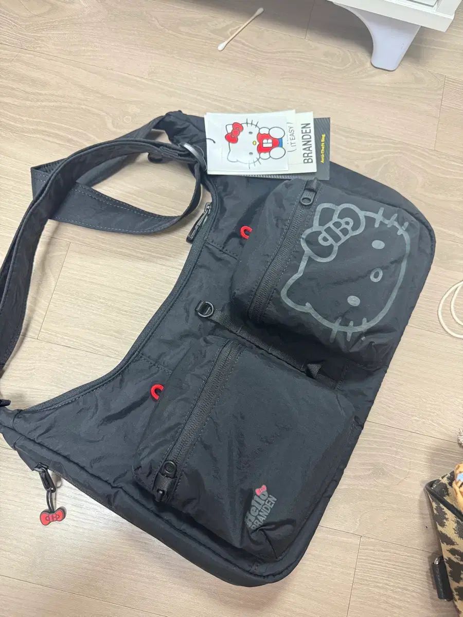 新品) ブレンドン ハローキティ クロスバック ブラック