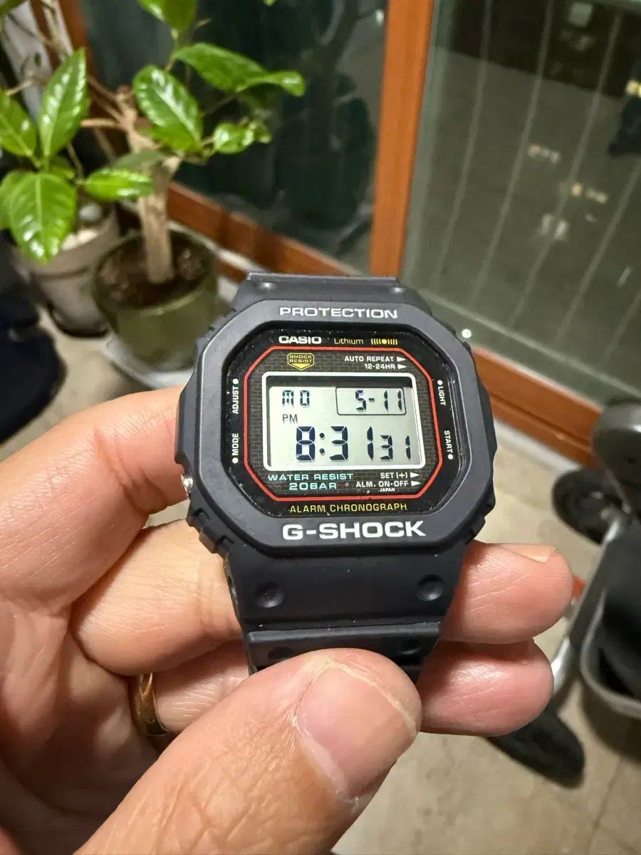 G-SHOCK DW-5000R