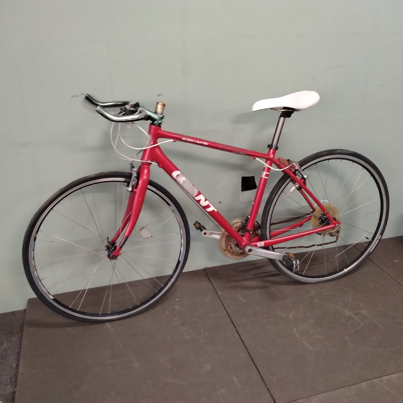 ◯ GIANT ESCAPE 自転車 クロスバイク 赤 現状品 4F - メルカリ