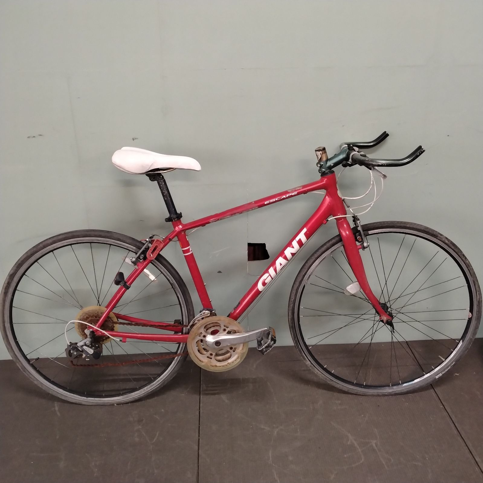◯ GIANT ESCAPE 自転車 クロスバイク 赤 現状品 4F - メルカリ
