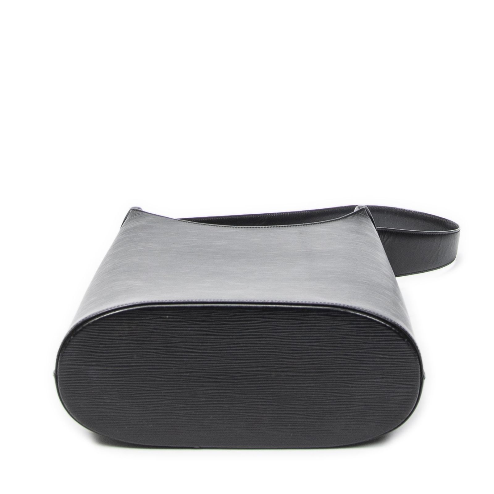 中古] LOUIS VUITTON ルイヴィトンヴェルソー黒エピA - メルカリ