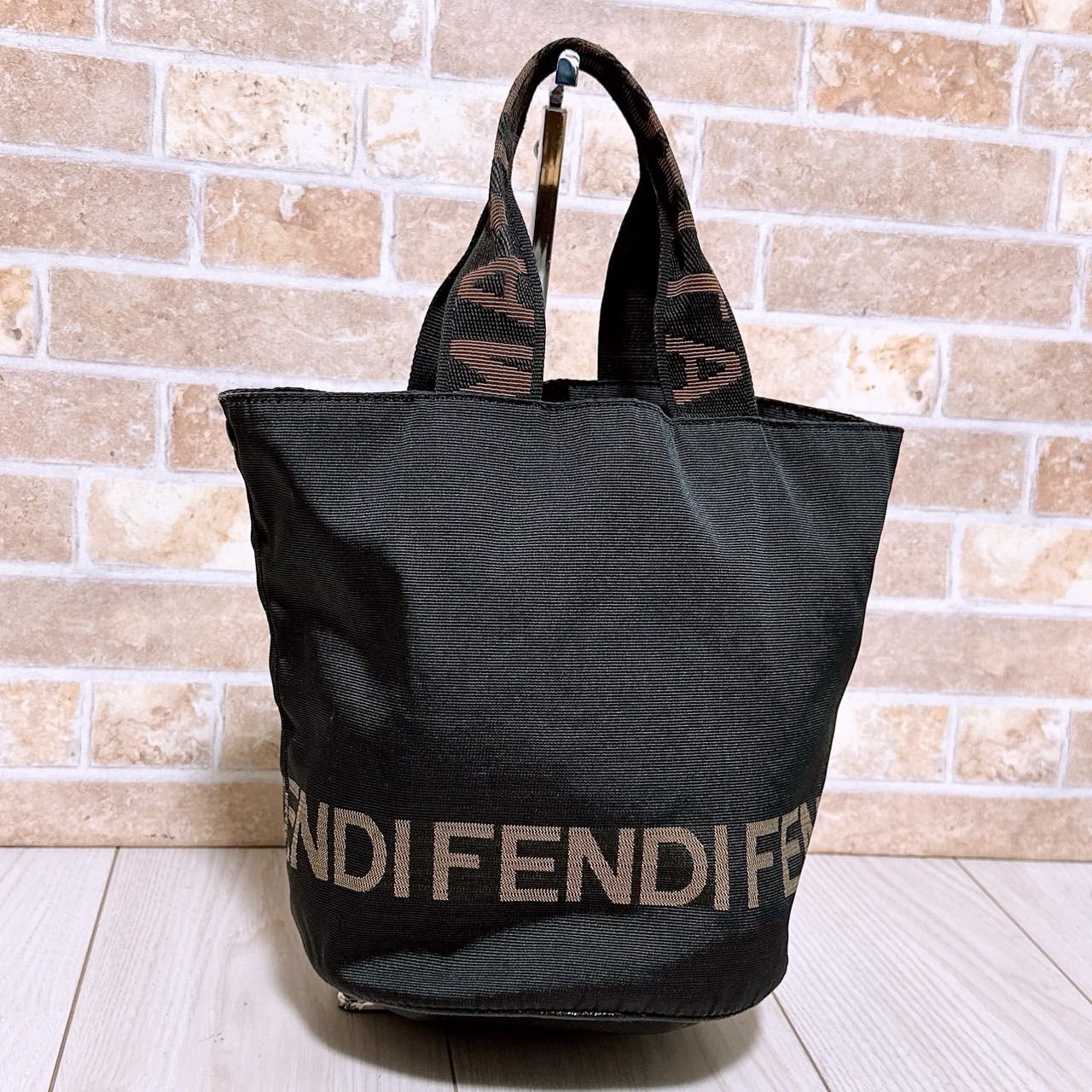 美品) FENDI(フェンディ)トートバッグ ナイロン ロゴライン - メルカリ